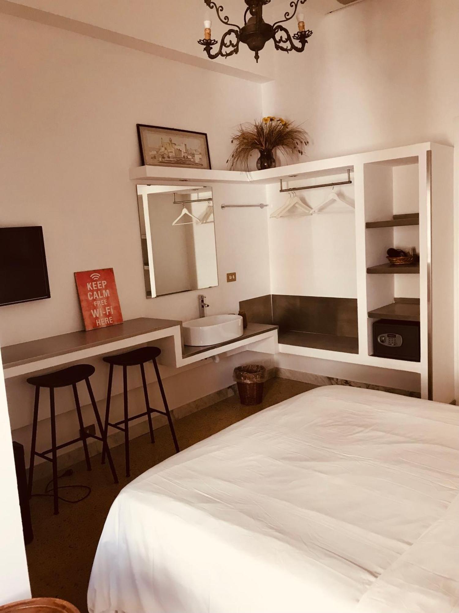 Donna Franca Acomodação com café da manhã Lecce Exterior foto