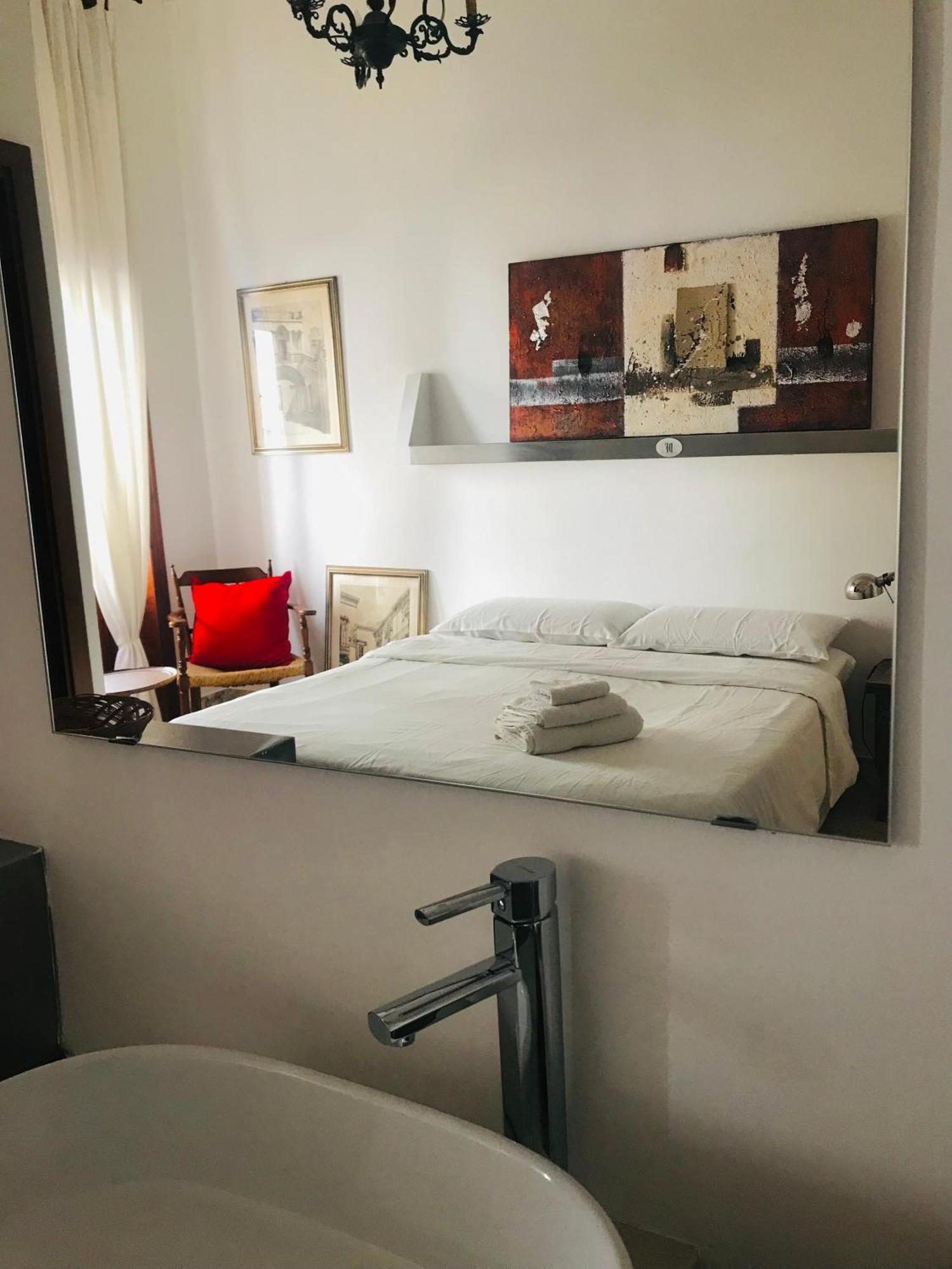 Donna Franca Acomodação com café da manhã Lecce Exterior foto